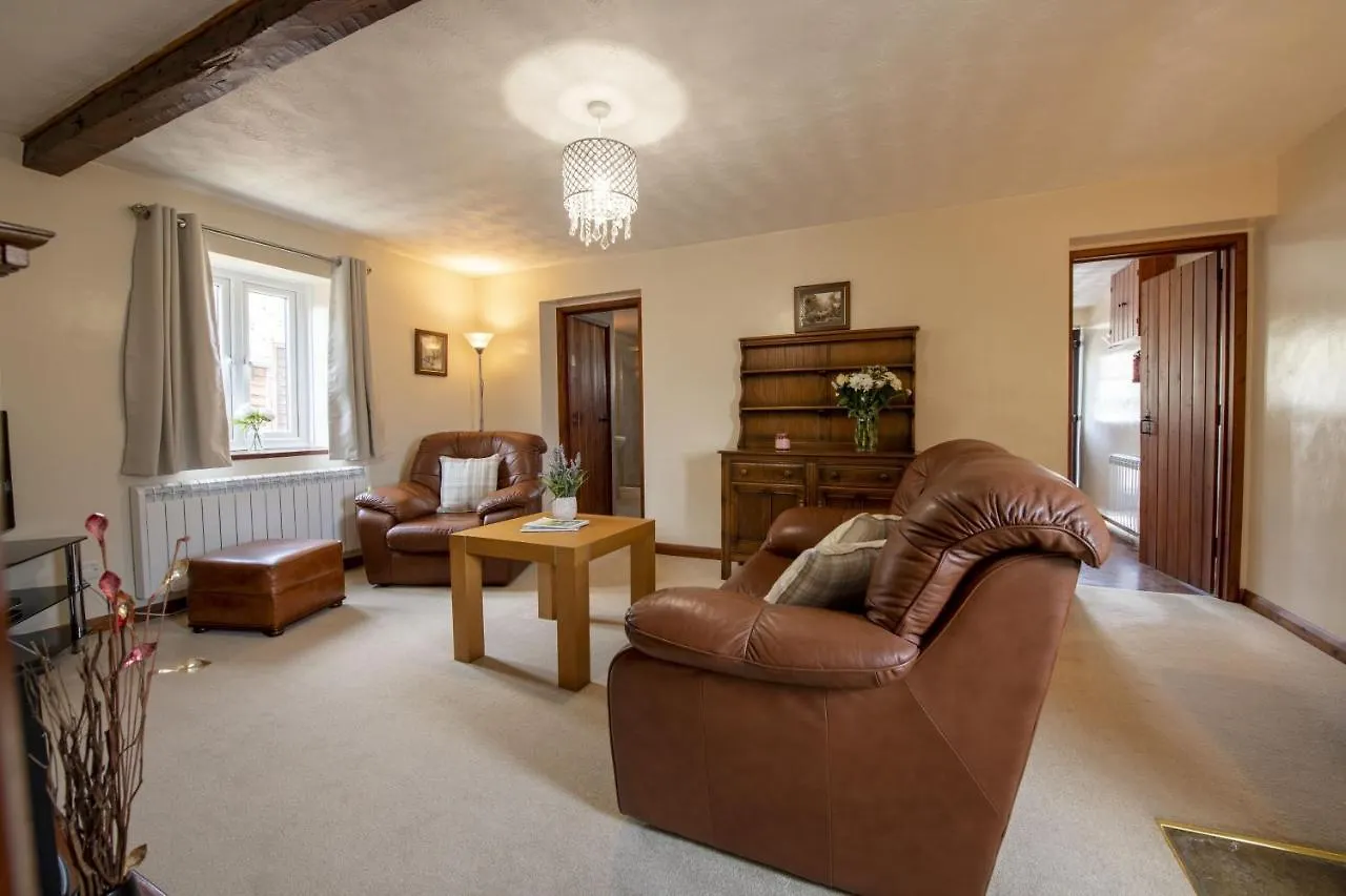 Corner Cottage ليبرن بيت للعطل